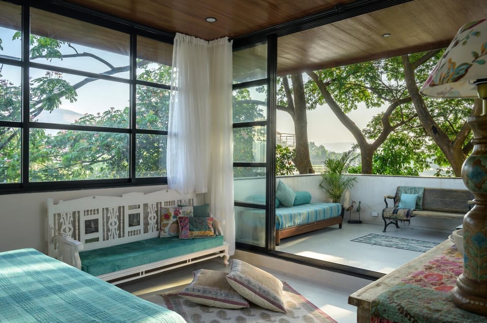 Photo of the whole room, Bedroom