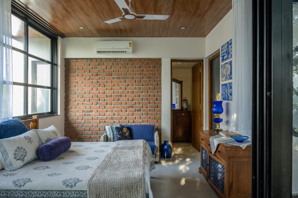 Photo of the whole room, Bedroom, air conditioner