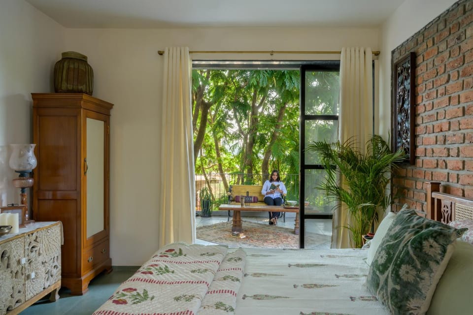 Bed, Photo of the whole room, Garden view