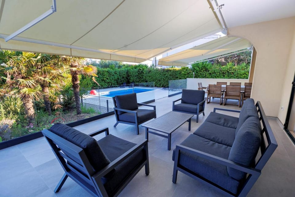 Luxury Semi-Detached House with a Pool near the Sea House in Šibenik-Knin County, Croatia