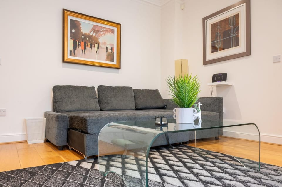 The Guilford Grand Apartment by Aureva Apartment in London Borough of Islington
