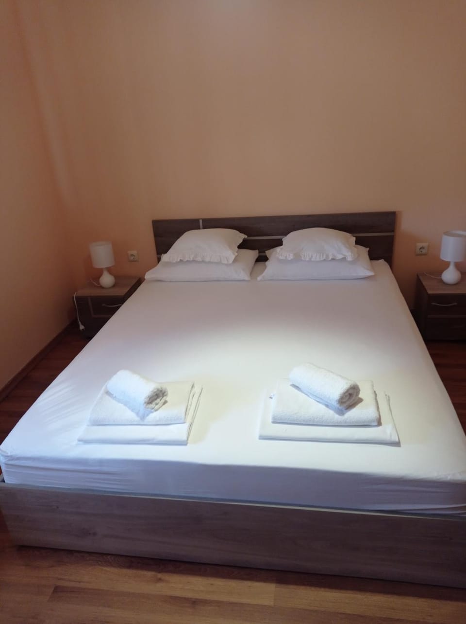 Bedroom, towels