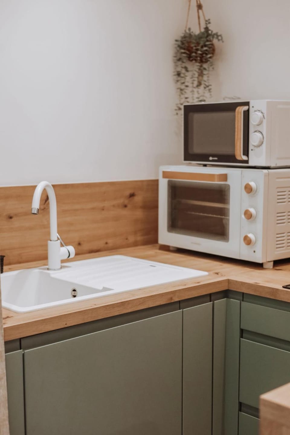 Kitchen or kitchenette, microwave, oven