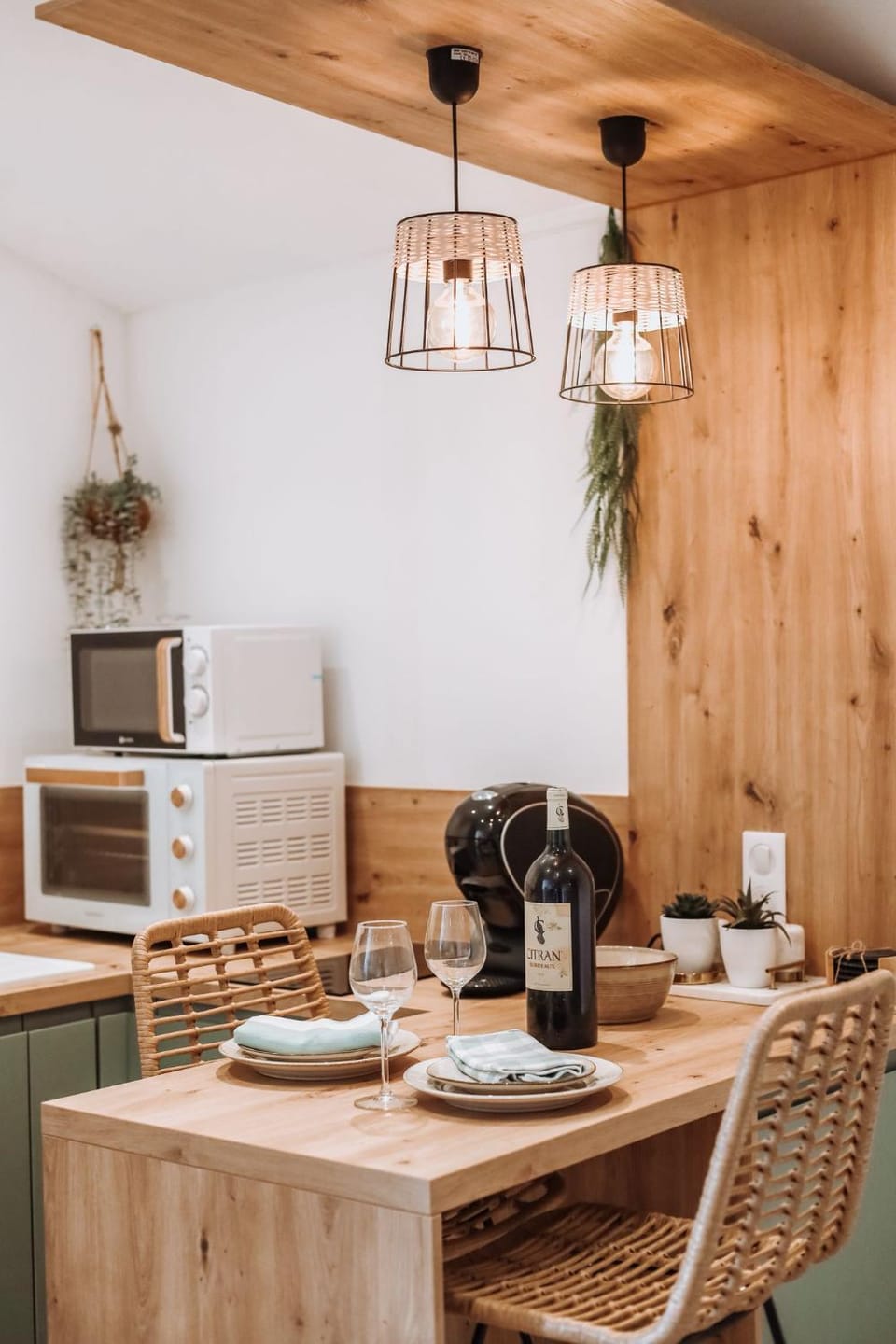 Coffee/tea facilities, Kitchen or kitchenette, Dining area
