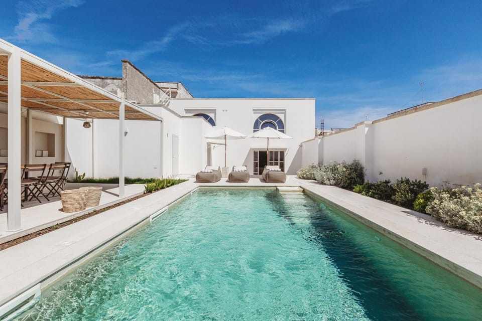 Property building, Day, Swimming pool