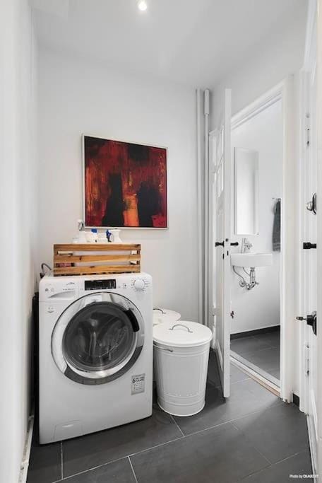 Heart of Downtown - Modern & Balcony Apartment in Copenhagen