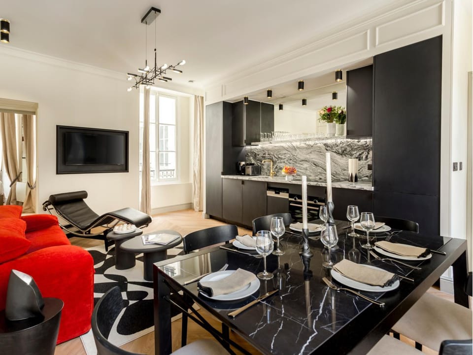 TV and multimedia, Kitchen or kitchenette, Living room, Dining area
