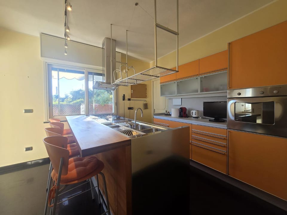 WH - VILLA - Vista Mare - Doppio Parcheggio Privato - Wifi Apartment in Sanremo