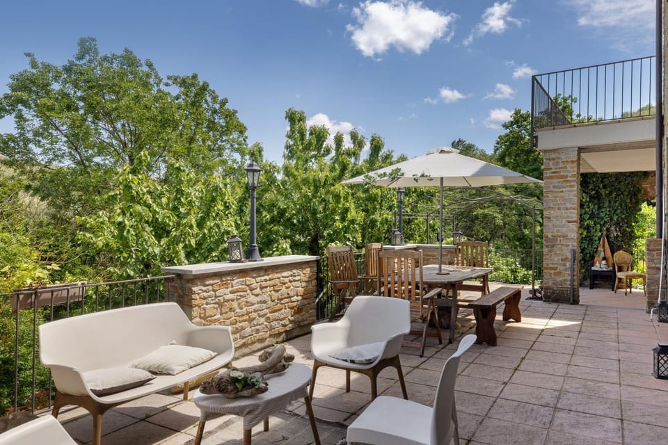 Property building, Balcony/Terrace, Living room