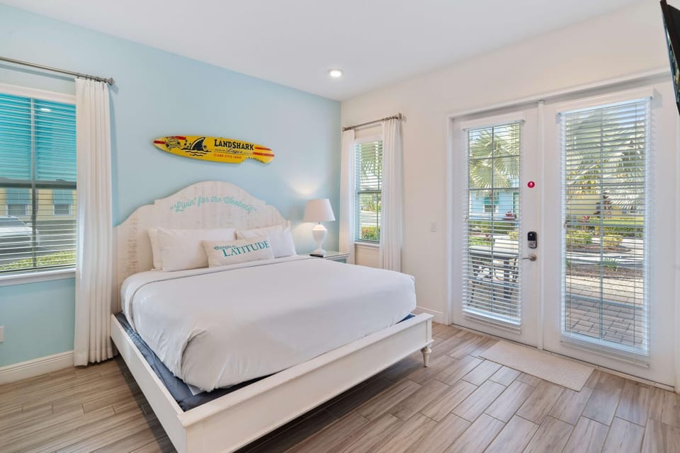 3050 Pirate Way House in Bay Lake
