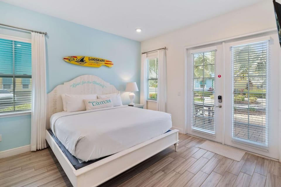 3050 Pirate Way House in Bay Lake