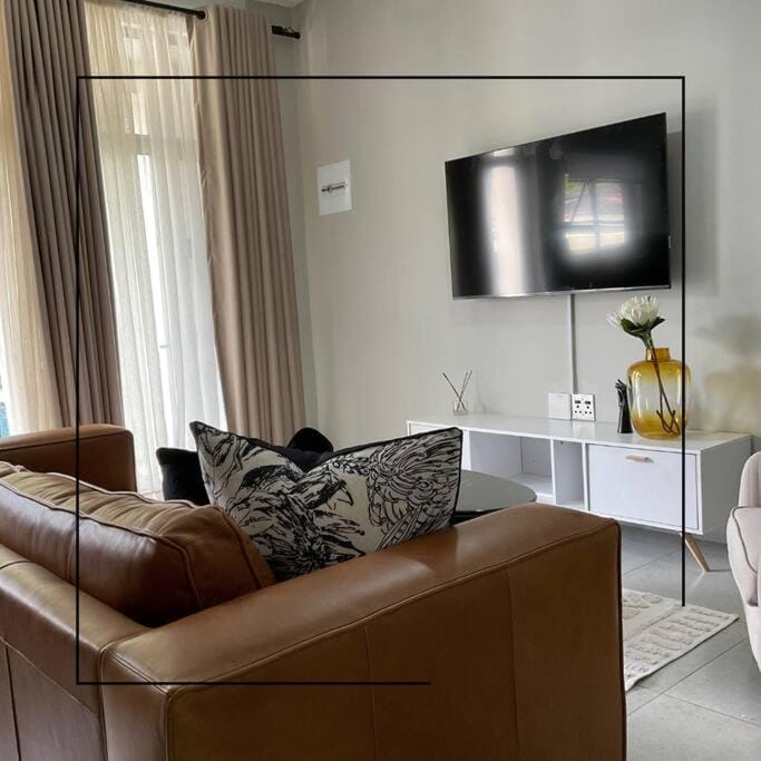 Cosy apt 5min to Sandton City 14 Apartment in Sandton