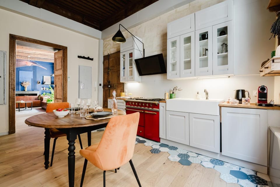 Unique character apartment - heart of Avignon - quiet & charming Apartment in Avignon