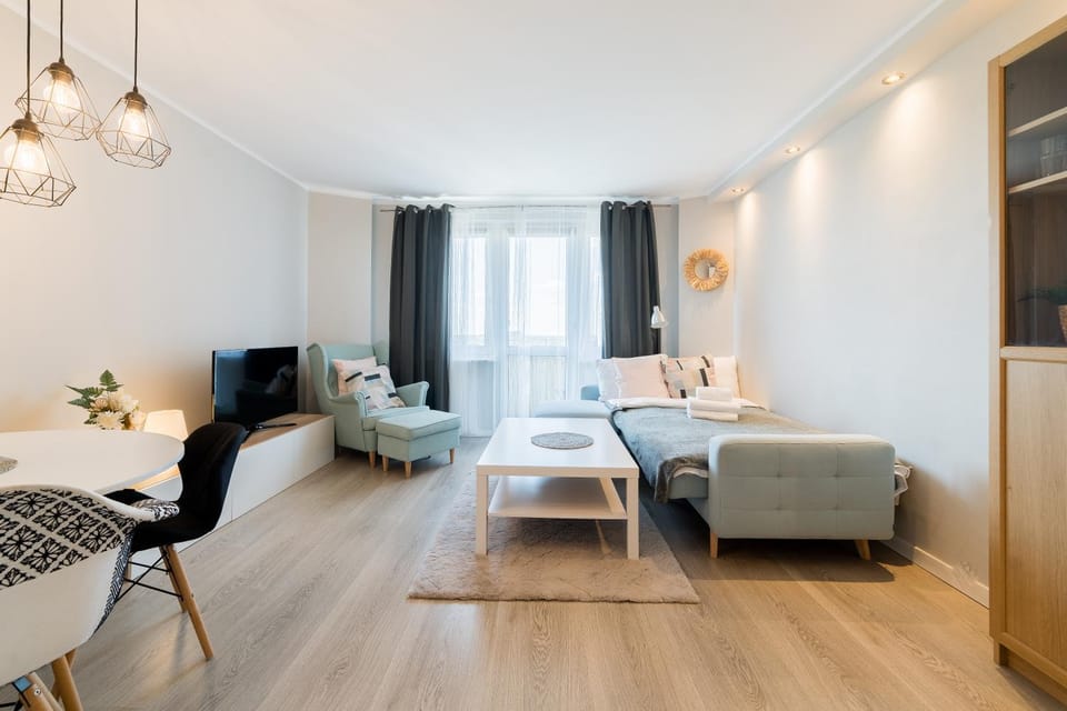 Bed, TV and multimedia, Living room, Photo of the whole room, Seating area, Dining area, Bedroom