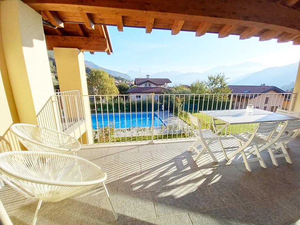 Balcony/Terrace, Lake view, Mountain view, Pool view