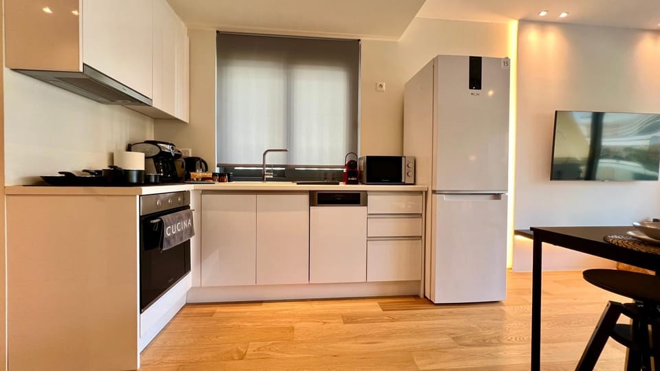 Coffee/tea facilities, Kitchen or kitchenette, dishwasher, oven