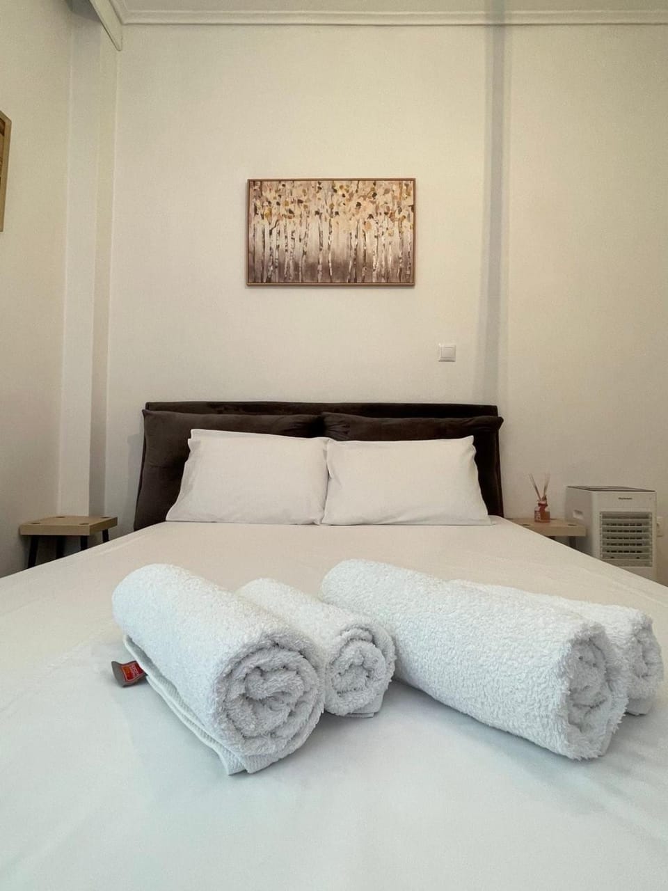 Bed, Photo of the whole room, Bedroom, towels