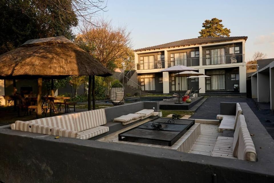 Luxury apt walk to Melrose Arch 11 Apartment in Sandton