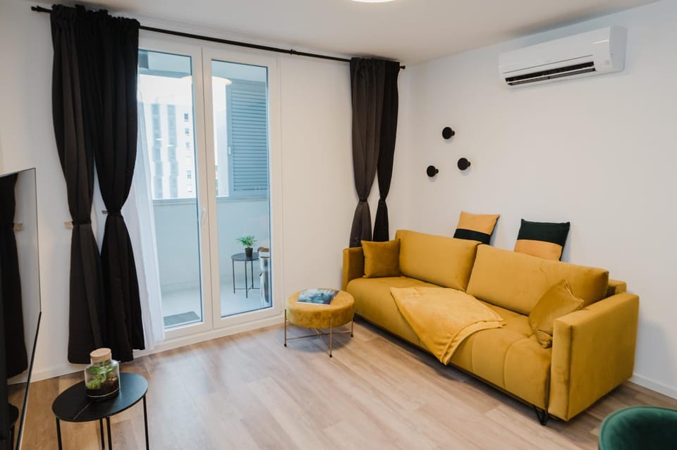 Living room, air conditioner