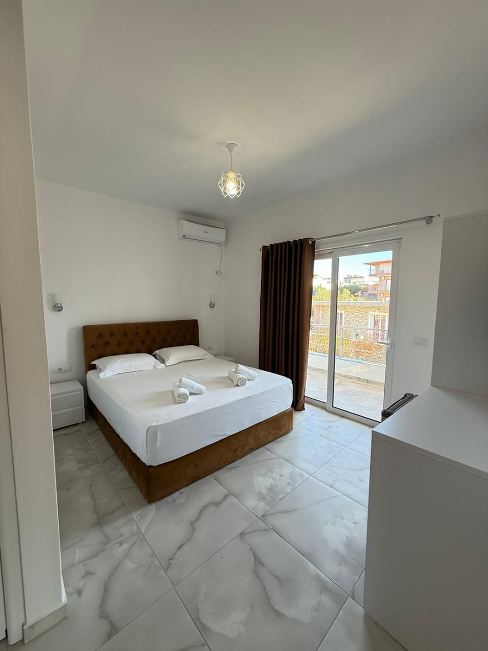 Bed, air conditioner