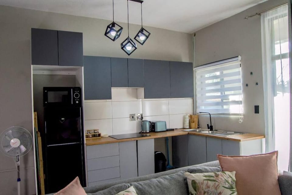 Cosy Nest 5 min2Sandton City 15 Apartment in Sandton