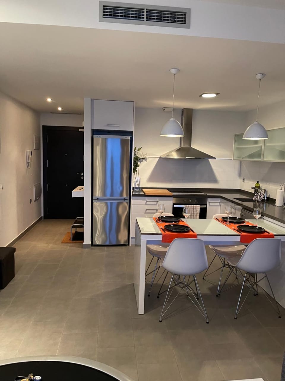 Kitchen or kitchenette, Dining area