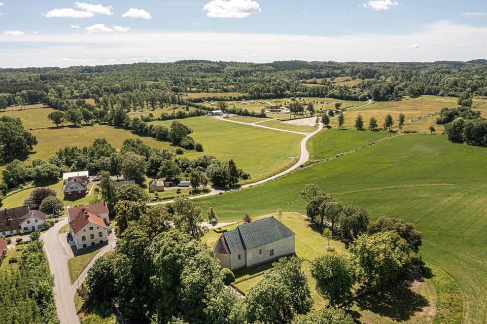 Neighbourhood, Natural landscape