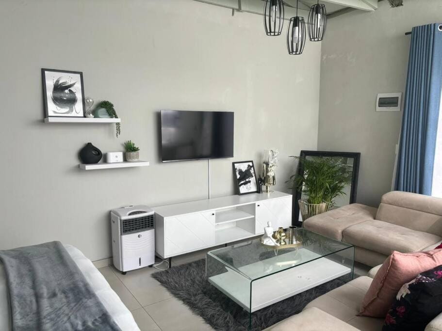 Cosy Nest 5 min2Sandton City 2 Apartment in Sandton