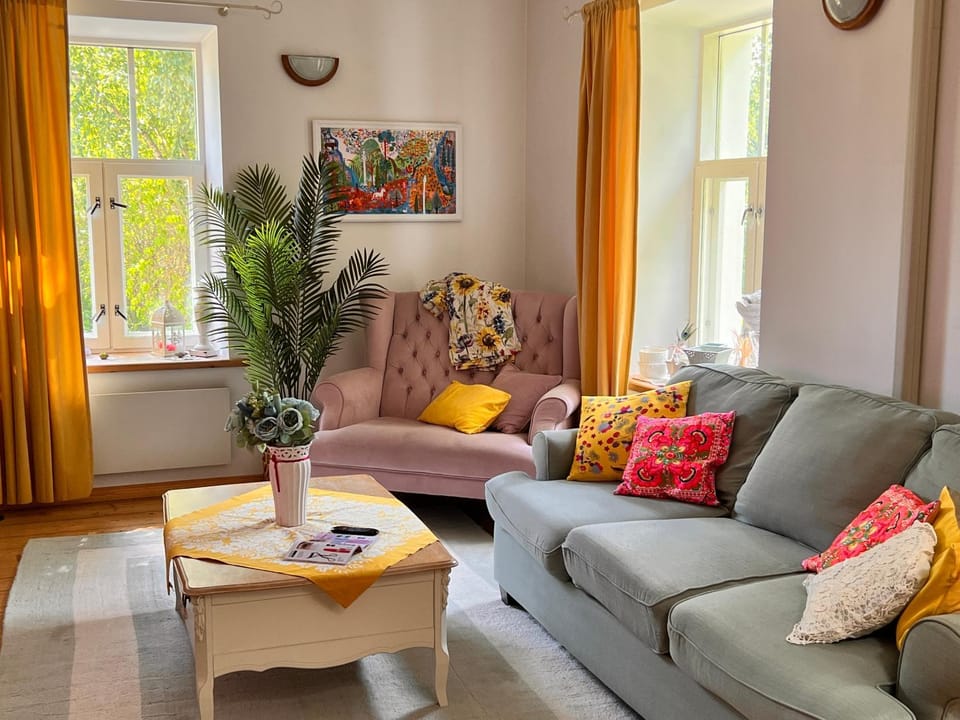 Living room, Seating area