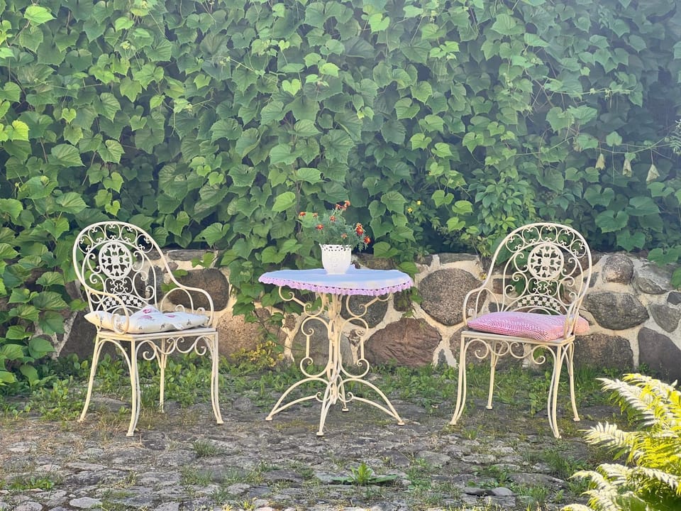 Patio, Day, Garden, Dining area, Garden view