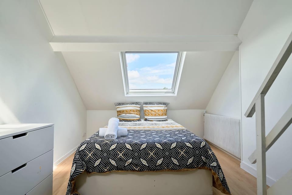 Bed, Photo of the whole room, Bedroom, towels, wardrobe