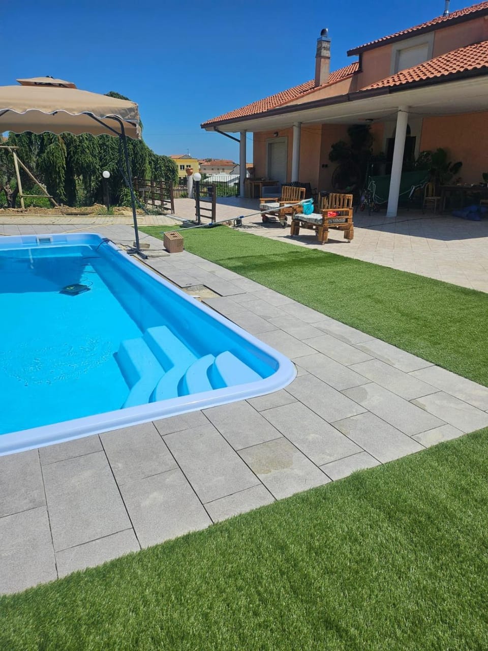 Property building, Garden view, Pool view, Swimming pool