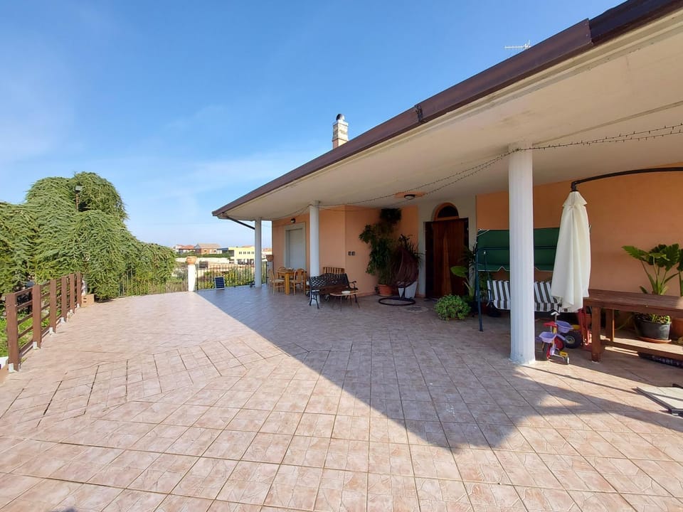 Property building, Day, Natural landscape, Balcony/Terrace