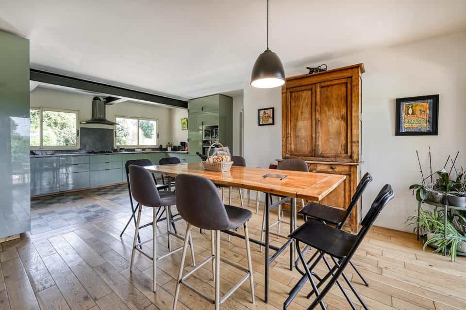 Dining area, kitchen