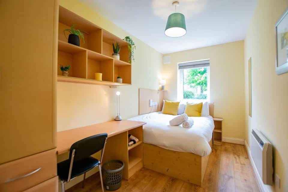 120 - Two Bed Apartment - Sleeps 4 - Parking Apartment in Galway