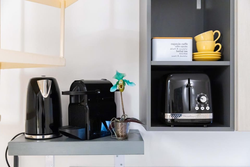 Coffee/tea facilities, toaster