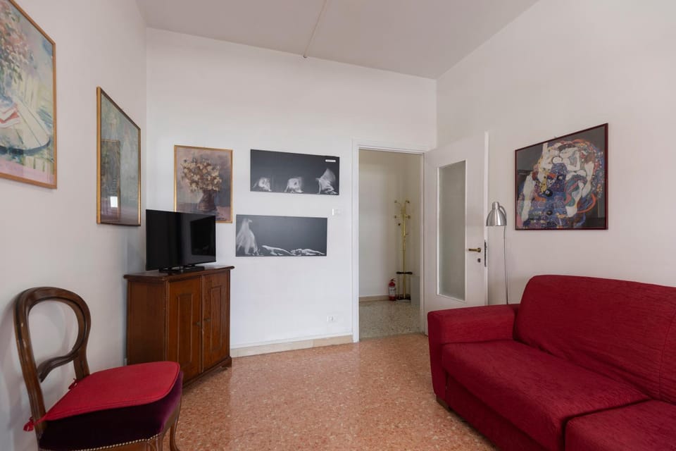 Communal lounge/ TV room, TV and multimedia, Living room, Photo of the whole room, Seating area