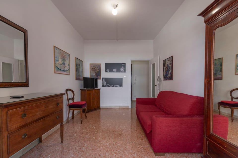 Communal lounge/ TV room, TV and multimedia, Living room, Lounge or bar, Seating area, Evening entertainment
