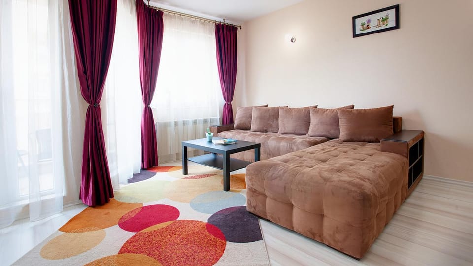 Living room, Seating area, Dining area, Evening entertainment