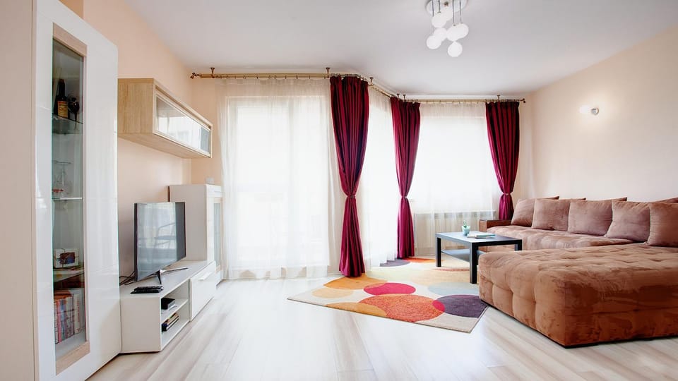Communal lounge/ TV room, TV and multimedia, Living room, Seating area, Dining area, Evening entertainment