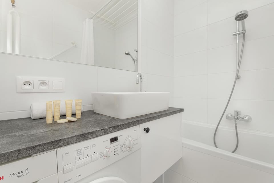 Shower, Bathroom, Bath, towels