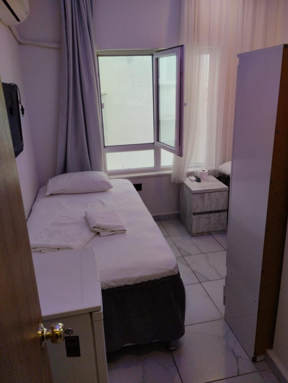 Bed, Photo of the whole room, Bedroom, wardrobe, air conditioner