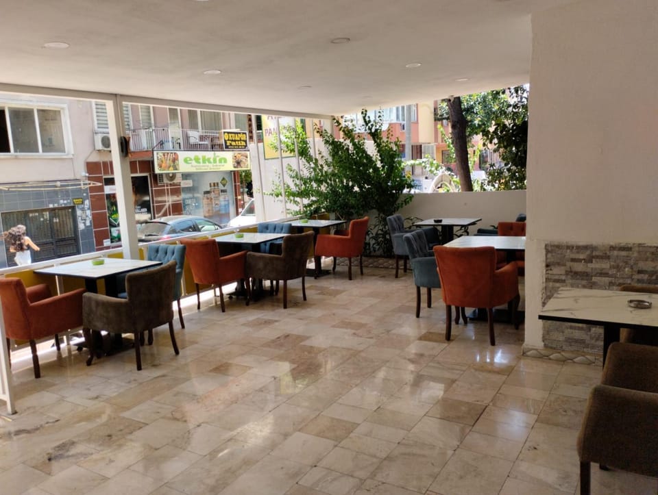 Restaurant/places to eat, Seating area