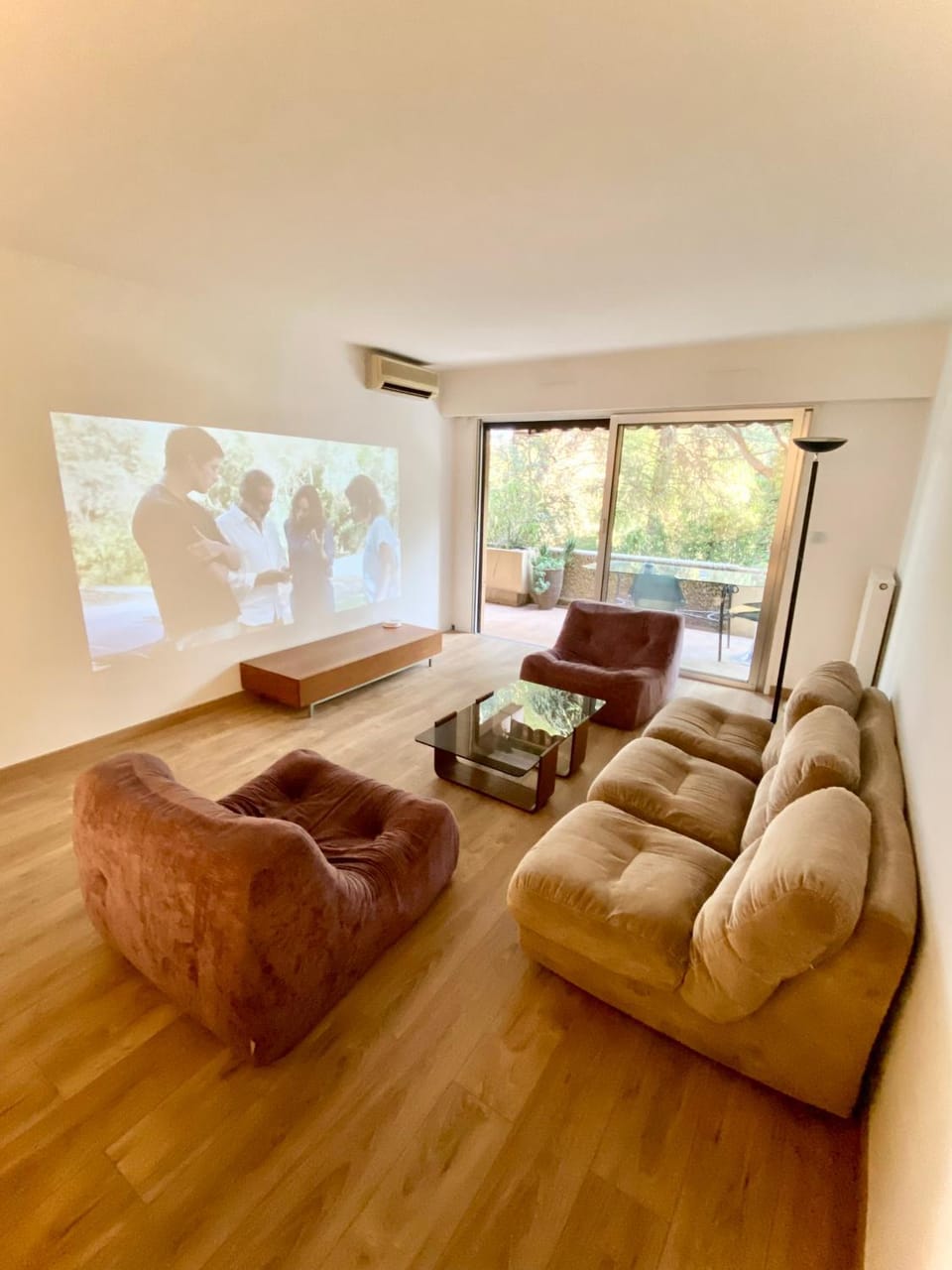 Superbe appartement de 3p pieces dans residence avec piscine et climatisation Apartment in Nice