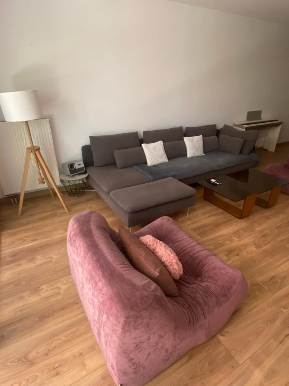 Grand 3p pieces au calme dans residence avec piscine, restaurant, tennis, climatisation Apartment in Nice
