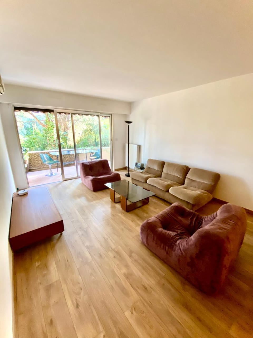 Superbe appartement de 3p pieces dans residence avec piscine et climatisation Apartment in Nice