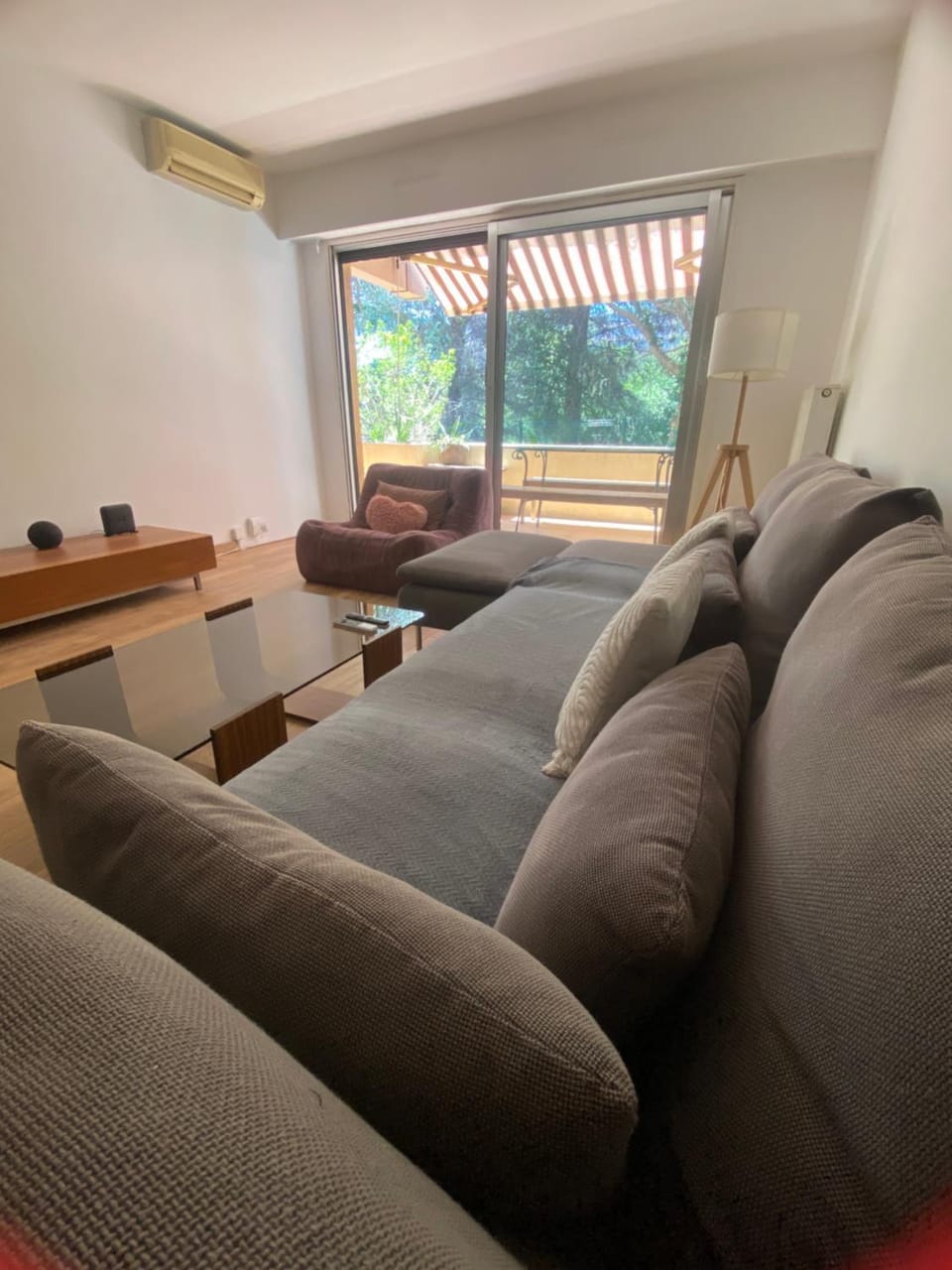 Grand 3p pieces au calme dans residence avec piscine, restaurant, tennis, climatisation Apartment in Nice