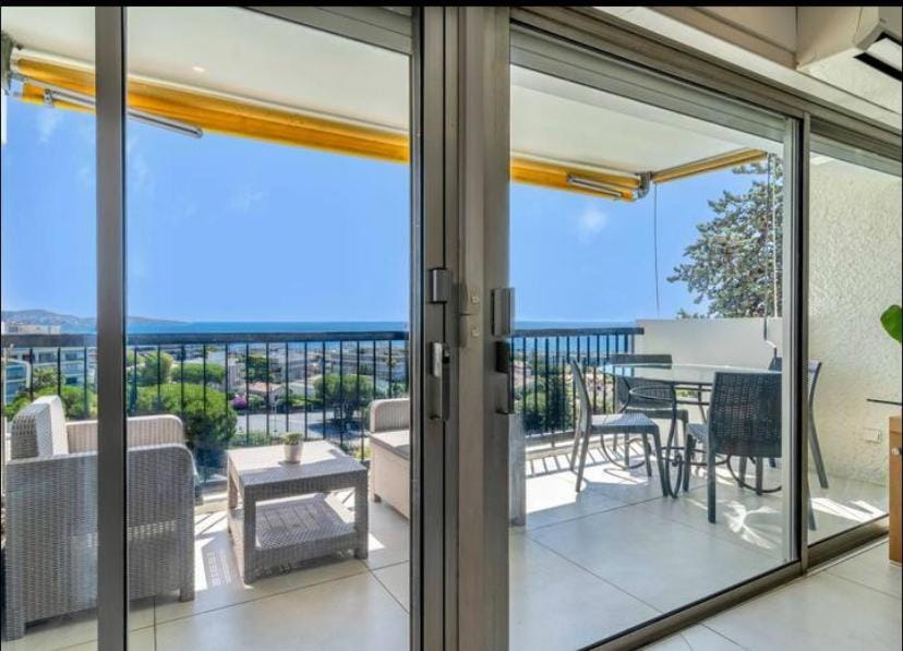 Magnificent 3 Rooms-Sea View-Terrace-Pool Apartment in Nice