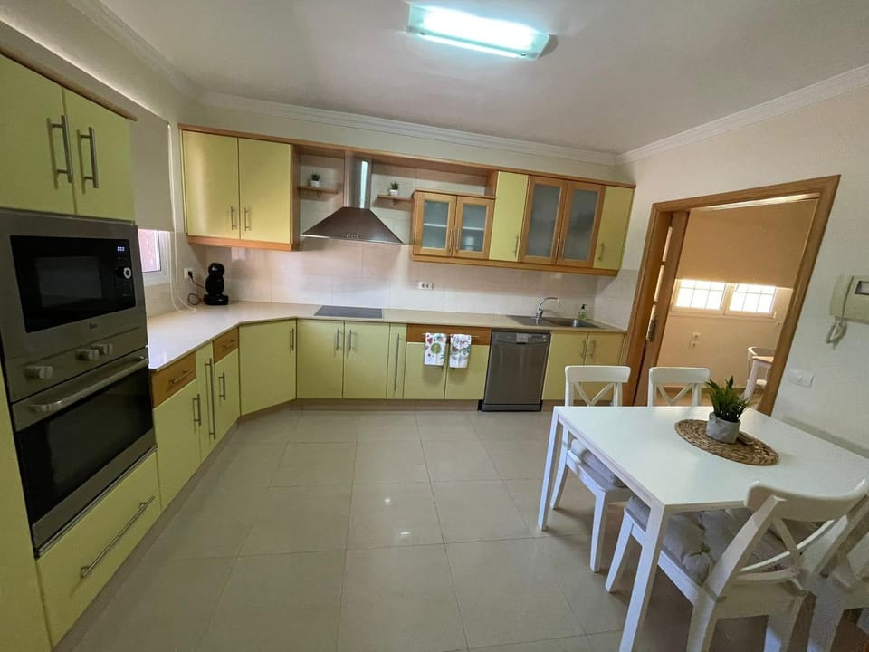 Kitchen or kitchenette, Dining area, dishwasher, oven, stove