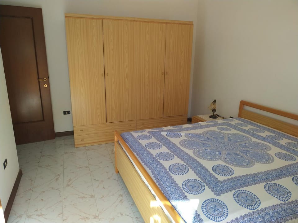 Bed, wardrobe
